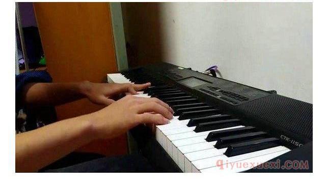 电子琴像玩具，没钢琴上档次？
