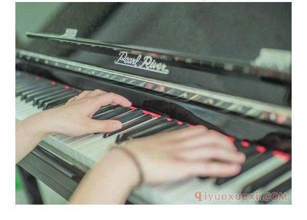 弹奏电子琴不同音色的方法