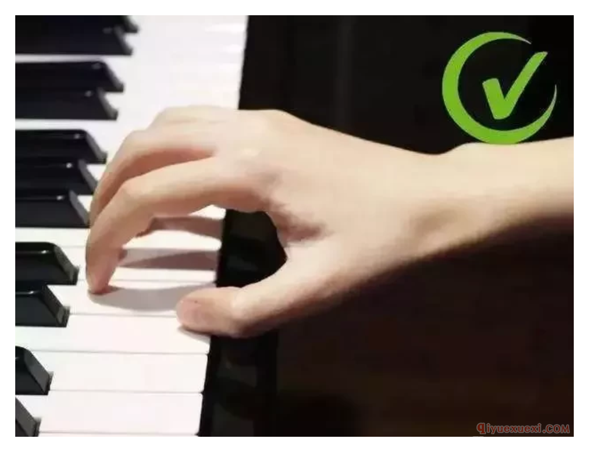 弹钢琴的正确手型介绍