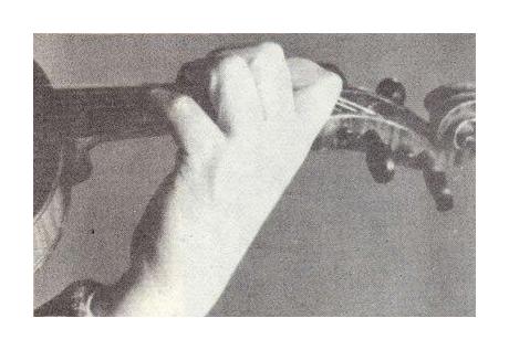 小提琴左手持琴姿势图解