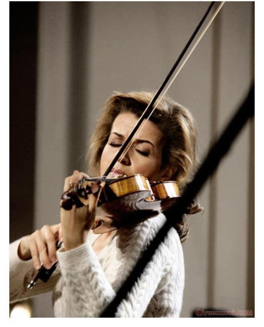 如何避免演奏小提琴的紧张情绪？
