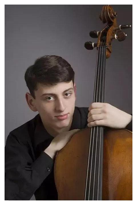 浅论大提琴与演奏家容貌的潜在关联