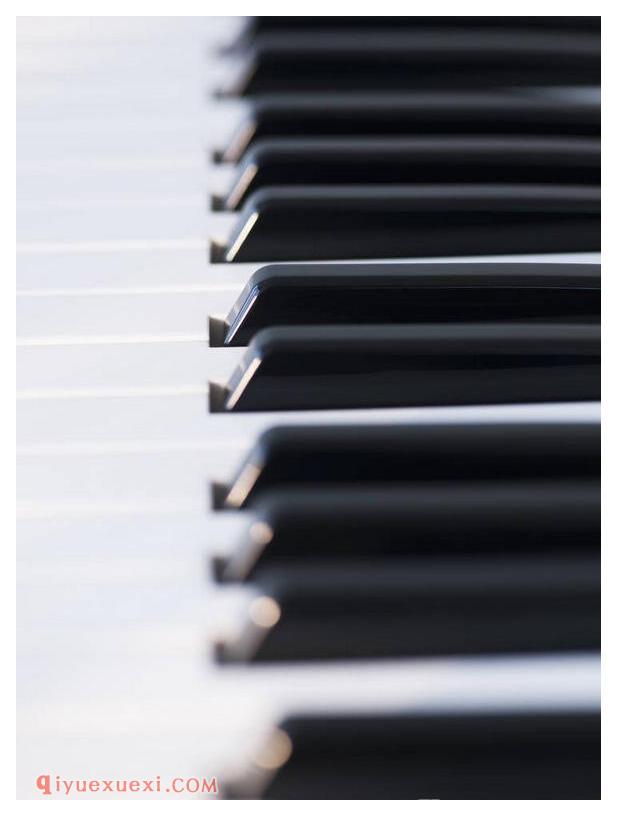 通过音色挑选优质的钢琴