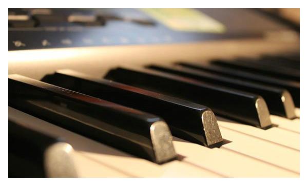 怎样督促孩子练钢琴？